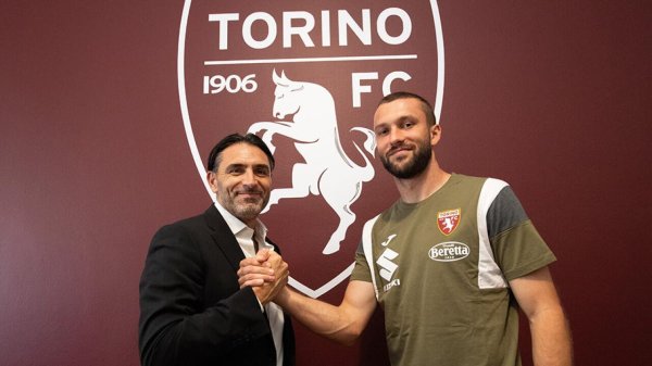 迪马济奥：都灵后场球员瓦卢基维茨已离开集训地，即将加盟萨索洛