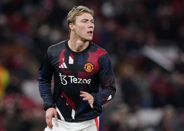 罗马诺:霍伊伦决心留队角逐 ,曼联也没有推动他离队的迹象