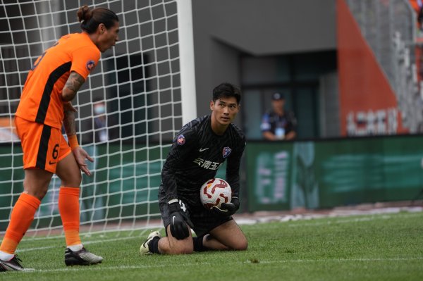 对申花表现亮眼!玉昆守门员余鉴贤:偶像是诺伊尔,理想 进入国家队