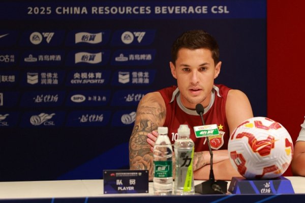 被球迷誉为队内颜值担当!维塔尔:我也是第一次听到,很感谢球迷