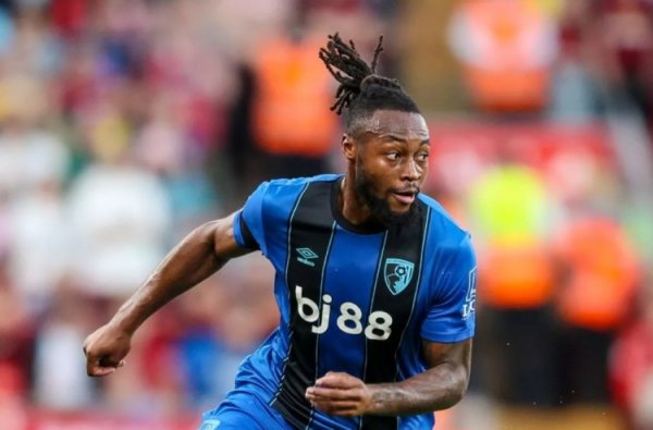 回声报:涉嫌种族歧视塞梅尼奥的男子已经被捕,他在英国将被禁足