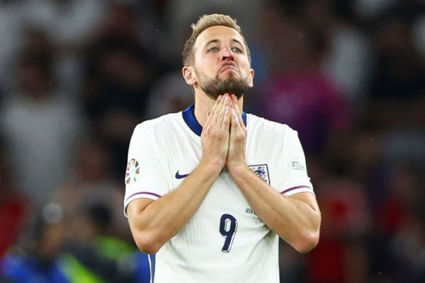 记者：英格兰靠凯恩什么都没赢，英国有6800万人为何非得选他？